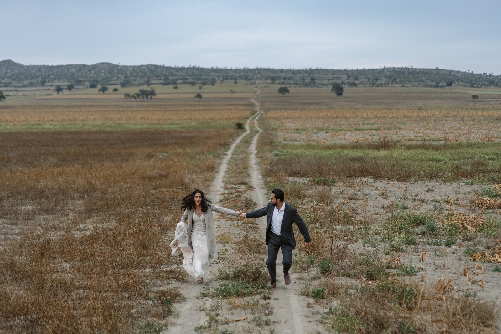 Luis y Emelia en el camino